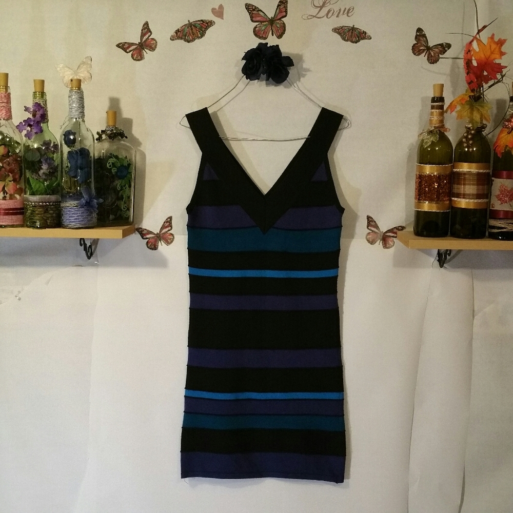 Sleeveless Plunging V-neck Bandage Dress